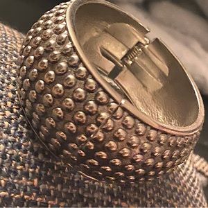 Open & shut cuff heavy patterned gunmetal bracelet